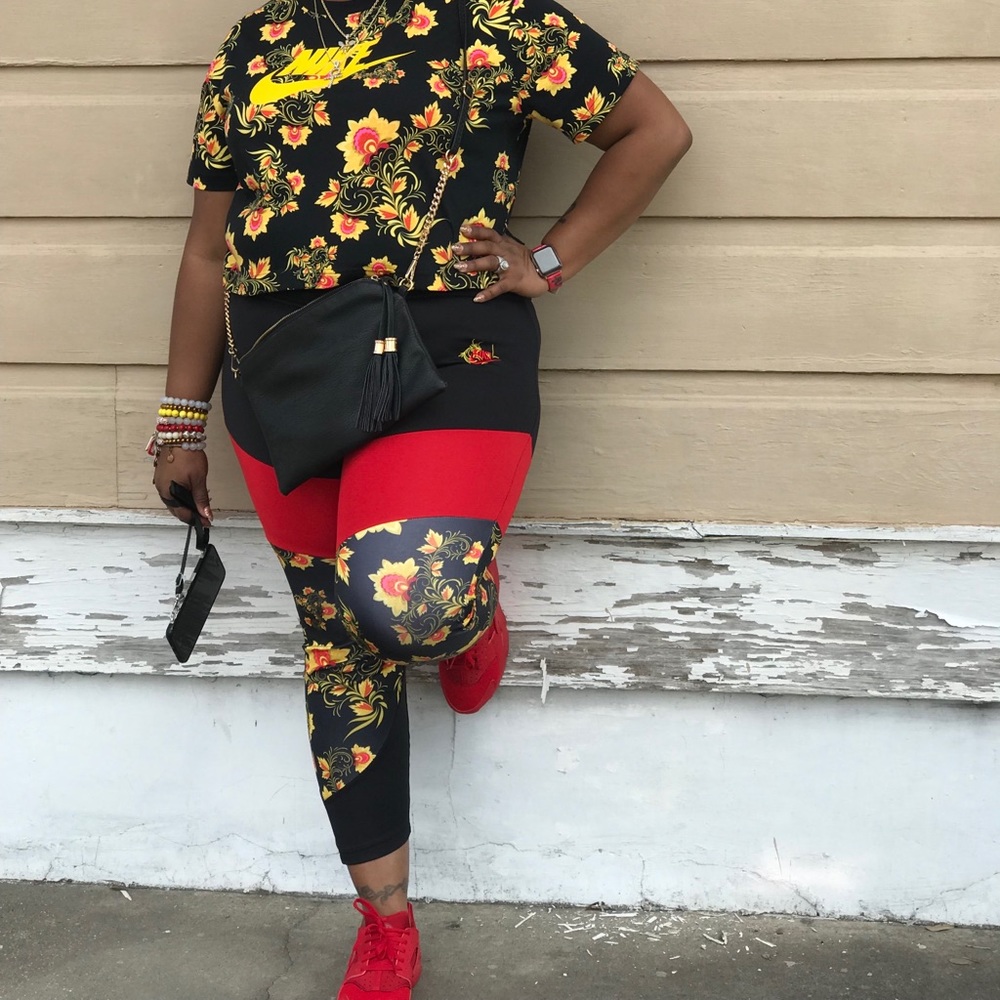 Women’s Nike Set. Crop top and Tights!